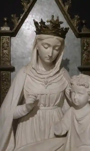 Mother and child, Mary and baby Jesus statue